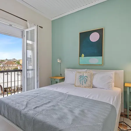 Old Bridge Waterfront View Apartment, *