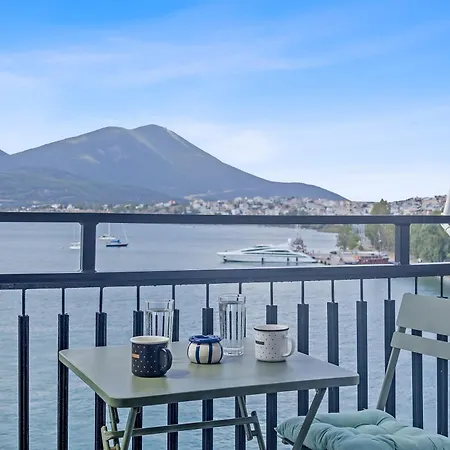Old Bridge Waterfront View Apartment, Apartment