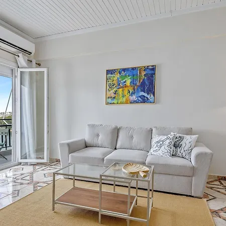 Old Bridge Waterfront View Apartment,