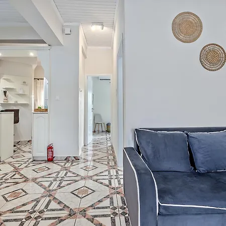 Old Bridge Waterfront View Apartment, Apartment Chalkís