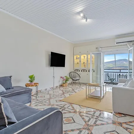 Old Bridge Waterfront View Apartment, *