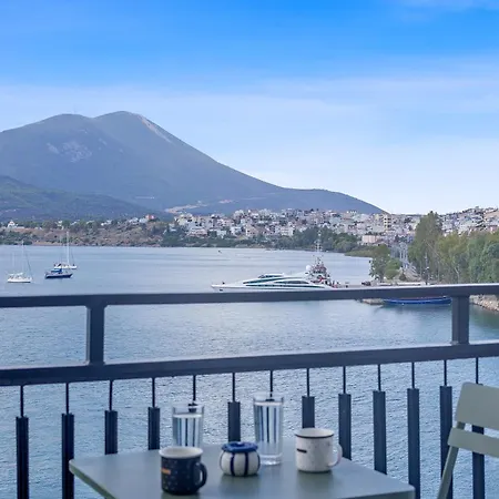 Old Bridge Waterfront View Apartment, Apartment Chalkís