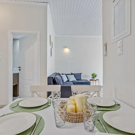 Old Bridge Waterfront View Apartment, *